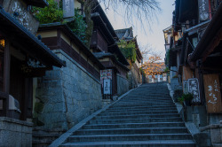 yasurau:  Higashi-yama, Kyoto / 東山（京都） by Kaoru Honda