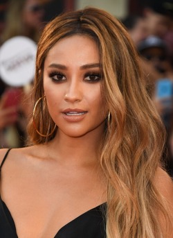 pllcandids:  Shay attending the 2016 iHeartRADIO MuchMusic Video