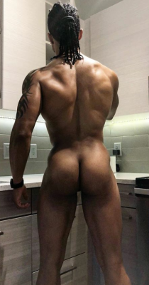 ietop68:  sexymenofsocial:    Dayum…dat ass right there