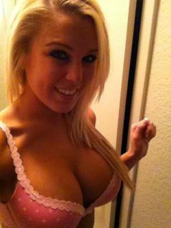 ssexyselfiess:  Sexy Selfies  Don’t forget to follow my blog