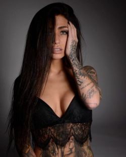 s-uiiciide:  inked girls - http://s-uiiciide.tumblr.comfollow