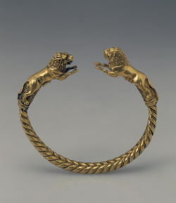 gemma-antiqua: Ancient Greek gold bracelet with terminals of