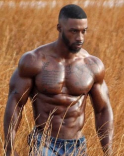 serviceforblacklatinomen:  talldaddy-og: menofcomorconnect: Melanin