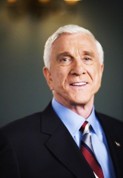 Maszületettbárány:  Leslie Nielsen                