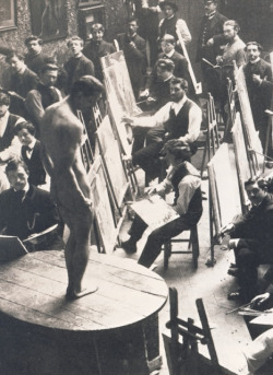 biggaytiger:  Vintage photograph of a life drawing class featuring