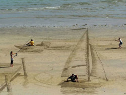 asylum-art:  Amazing 3D Sand Drawings Give Beach a New Dimension