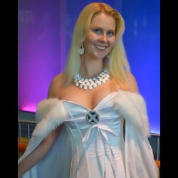 jodipayneart:  Emma Frost cosplay by Jodipayneart LBCC photography