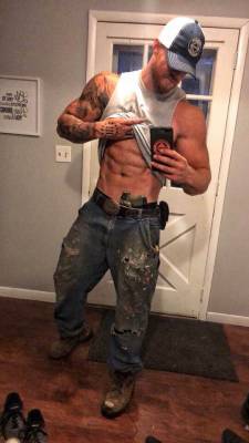 sunbound:  I find him so sexy and hot!!!