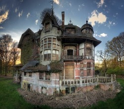 Hof van N., Belgium: Abandoned castle that once belonged to a