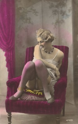 grandma-did:  Pretty blonde in a hand-tinted scene. 