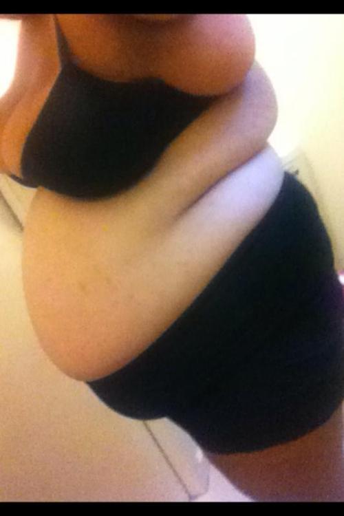 straightedgejuggalo: I normally don’t post amateur photos, but holy hell, that’s an amazing gain. Very sexy belly!