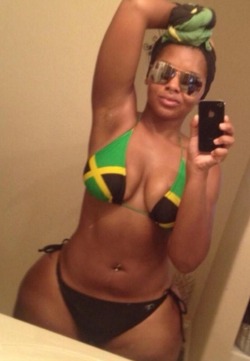 bigbuttsandcumsluts:  Jamaican me crazy!