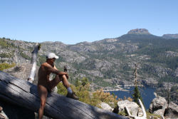 valleynudist:  Naked Hiking in the Sierras. 