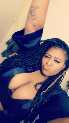 fatgirlfriendly:  I just be in the house.