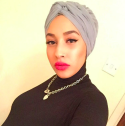 buzzfeeduk:  H&M Just Hired Its First Hijab-Wearing Model