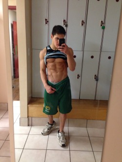 the-vegan-shreddernaut:  Most provocative selfie yet? 