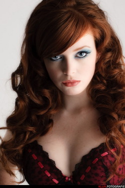 sexy-redhead-girl:  Redhead Girl http://redheads-in-lingerie.blogspot.com/