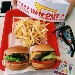 nxstyle:  FINALLY!!! #foodporn #burgers #innout (at In-N-Out