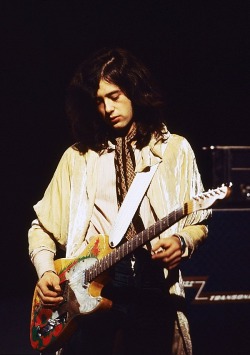 babeimgonnaleaveu: Jimmy Page photographed by Jan Persson in