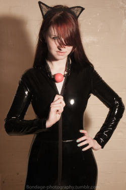 bondage-photography:  latexasylum:  Belongs to pinkstarsfallinginreverse