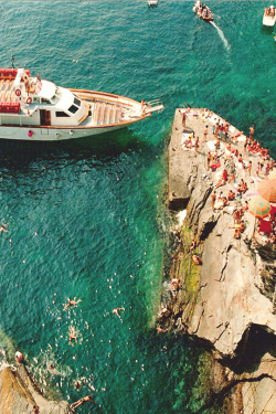 italian-luxury:  Vernazza Beach, Italia