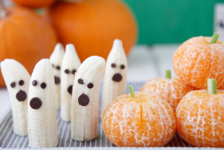 foodffs:  Tangerine Pumpkins + Banana Ghosts: Fruity Halloween