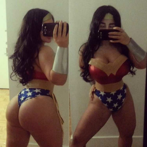 hotgeekychicks:  Queen of Cosplay herself 😍😍