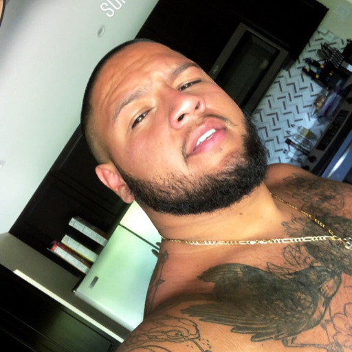 thebookofcharley:  sucioking:  IG @ Awm.xo  Let me love up on