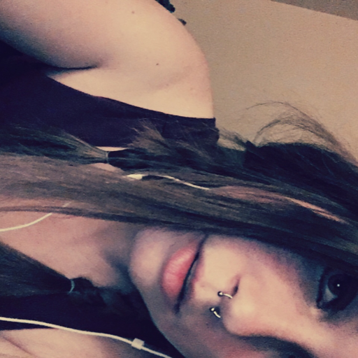 sexxanddaisiess:  sleezed:  If you put your hand on her lower