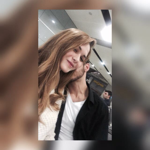 Uzağız ama kafanı kaldırdığında benimle aynı yıldıza