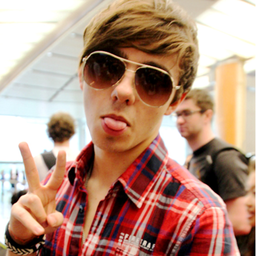 justdontcareifpeoplestare:  nathan’s voice at 1:40 <3  Tom’s