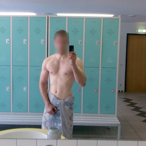 forbiddensights:  jockbros:  wankblr:  Gym with his naked mates