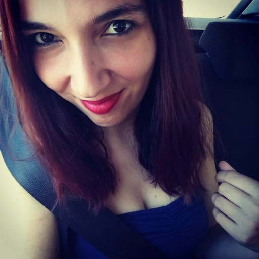Pega na mão dela, leva-a à praia, chama-a de princesa, oferece-lhe