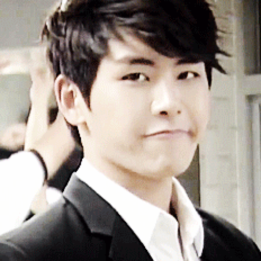 a-dork-inspirit:  Someone seriously needs to bolt Hoya to his