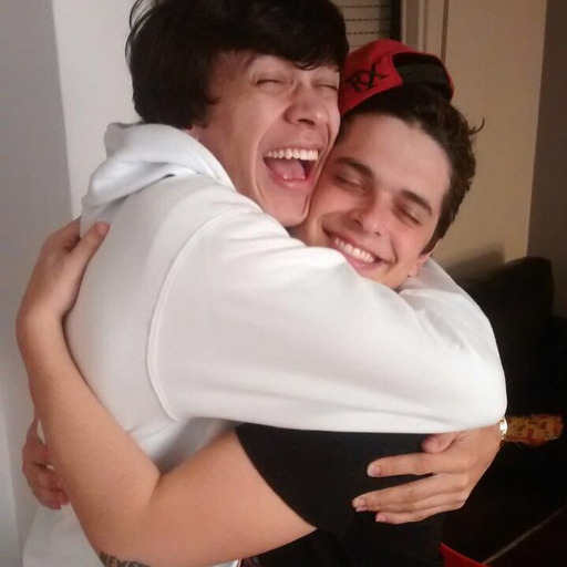 Tendo um ataque de risos: