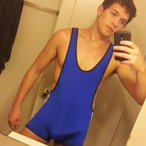 hardwrestlers:  This dude’s singlet is so hot. So short, barely