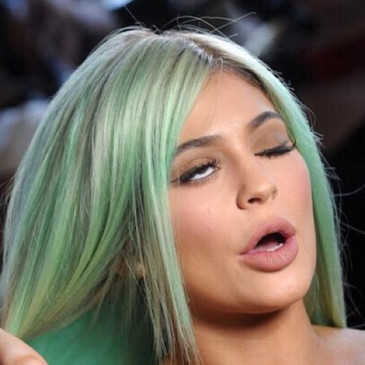 rneerkat:  why’s snapchat tryin to be 16 different apps 