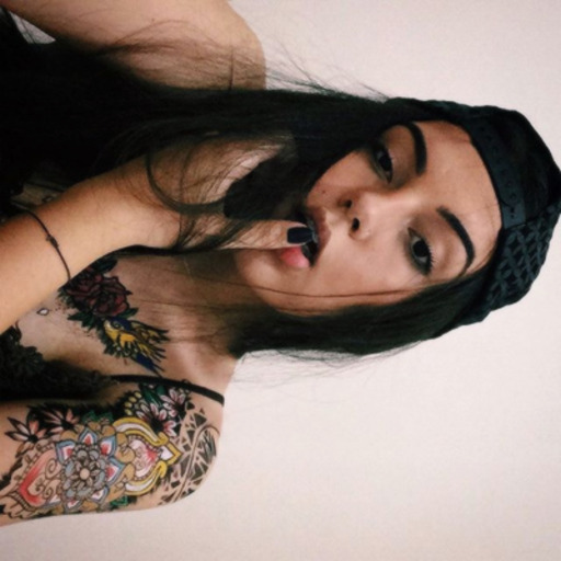 Namore um idiota que te faça feliz.