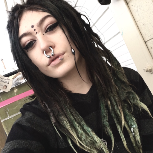 cakeandrevolution:  can we just make out and hate capitalism