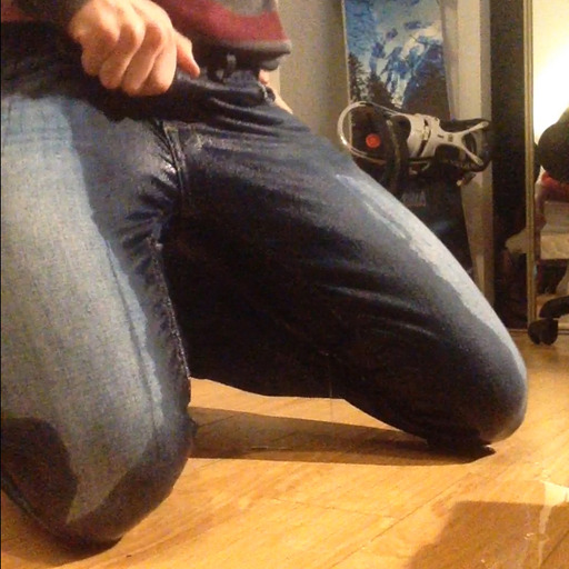 itsomorashi:  Tried wetting some skinny jeans for the first time.