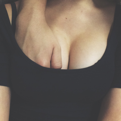 unicocked:  If you kiss my neck and collarbones and whisper “I