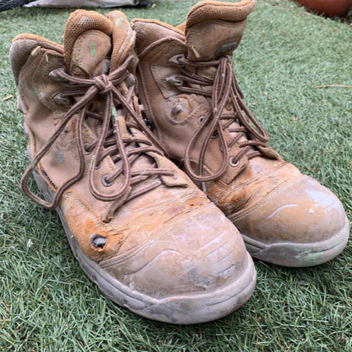 tradieboots:  Wouldn’t mind rolling around in the grass with