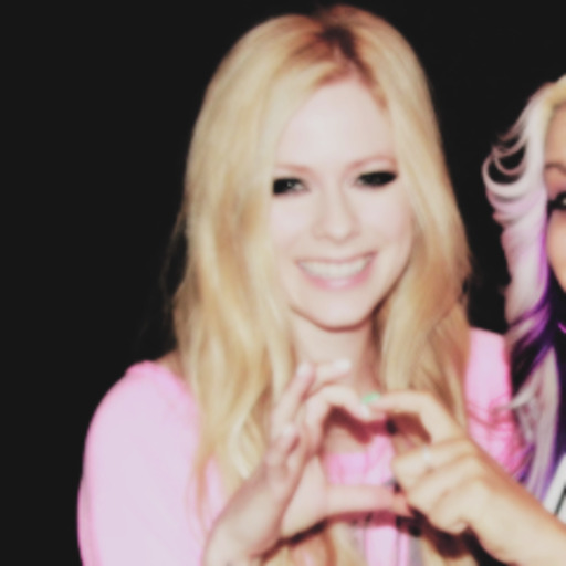 A Avril Lavigne tem 27 anos e vocês querem que ela aja como