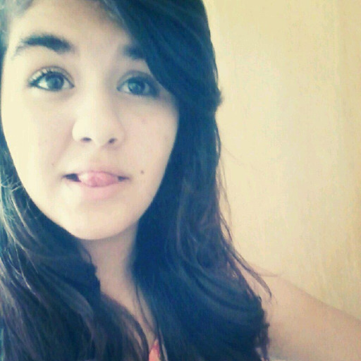 Vem. Me morde, me beija e me abraça. Me pega pra você.