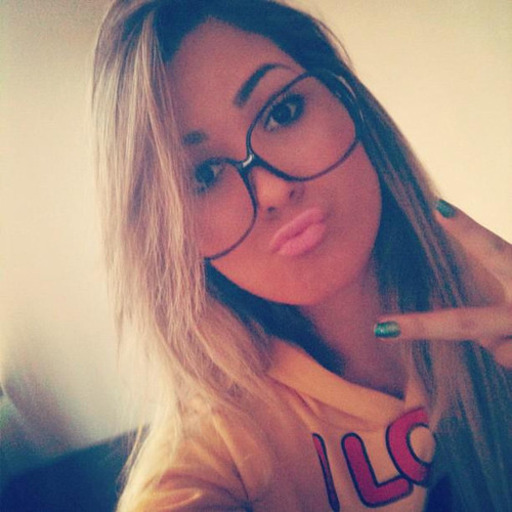 Ao invés de me dar unfollow, vem e me da um abraço :c 