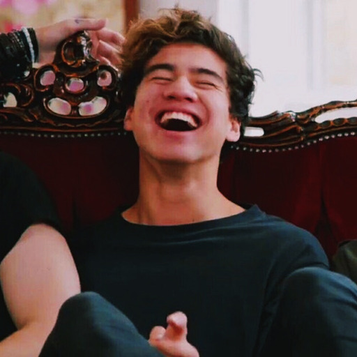 5sostxts:luke probably when the cops showed up at the bar