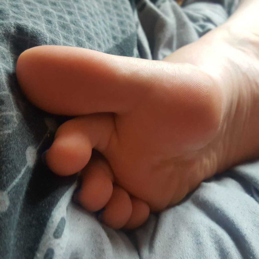 showingoffmywifesfeet:  Tickling my wife’s soles is one of