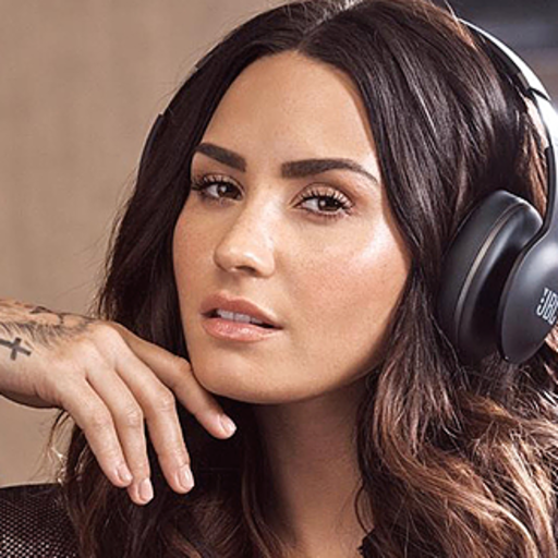 dlovato-news: Demi Lovato has some BIG NEWS & is ready to