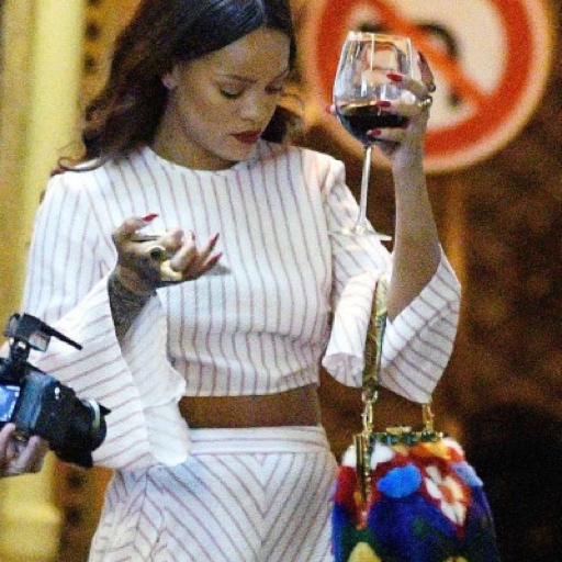 omgs:  larastonesbitch: honestly….iconic I always forget Naomi