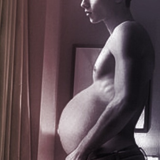mpreghotties:  I love it when Bodybuilders get pregnant 